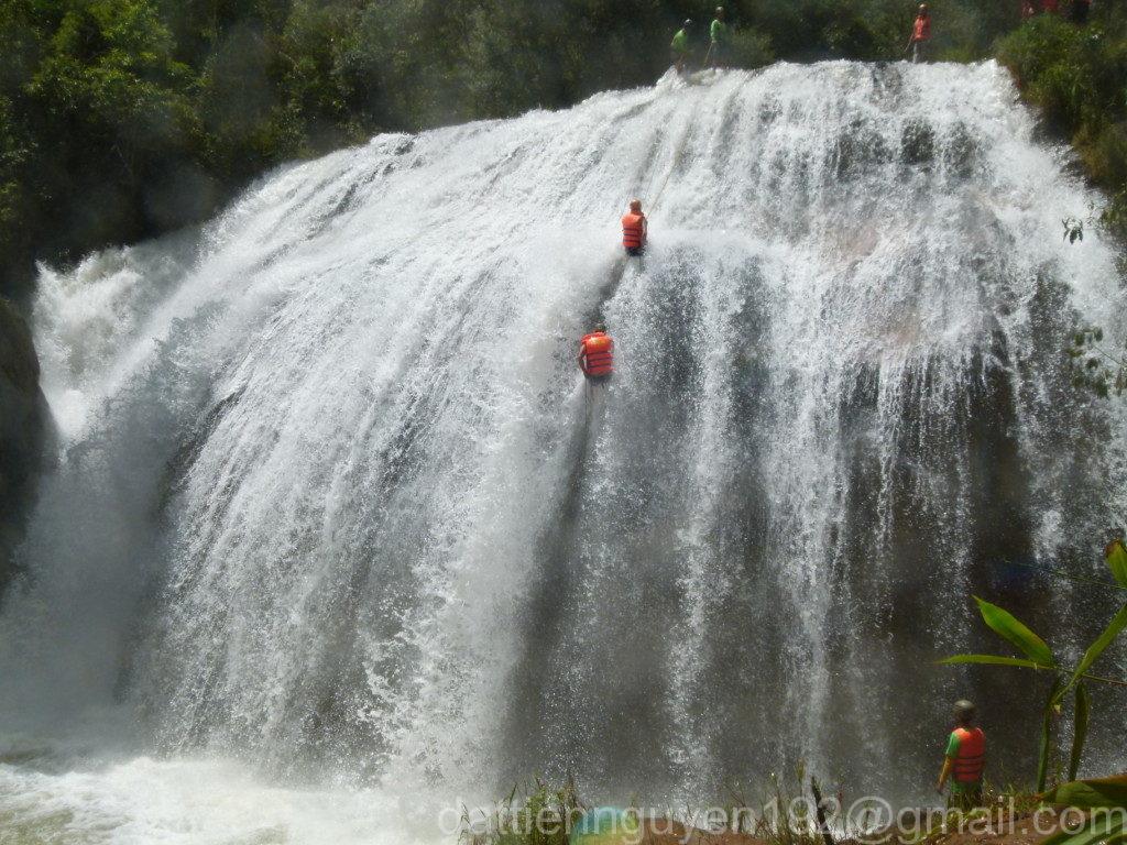 Canyoning/Water abseiling